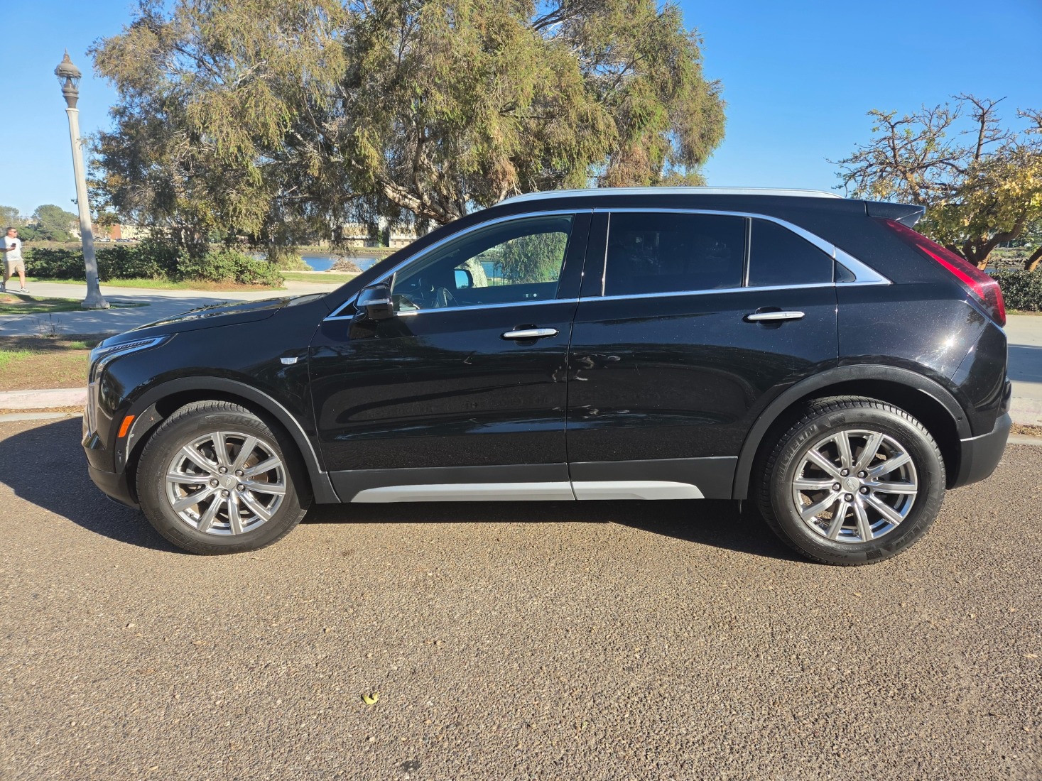 Used 2019 Cadillac XT4 Premium Luxury w/ Enhanced Visibility Package FWD image 1