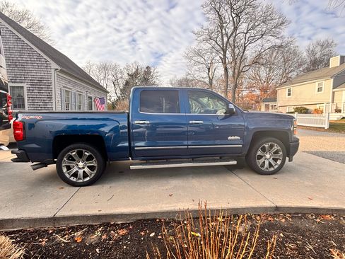 Used 2015 Chevrolet Silverado 1500 High Country w/ High Country Premium Package image 2