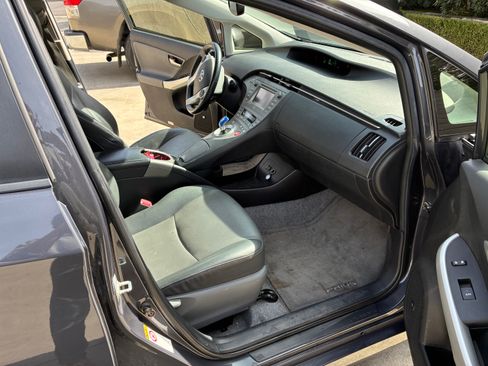 Used 2013 Toyota Prius Four image 9