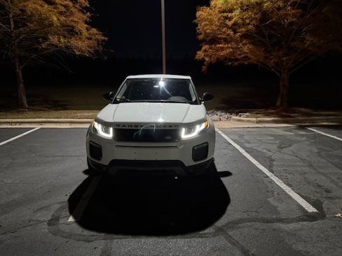 Used 2017 Land Rover Range Rover Evoque SE image 2