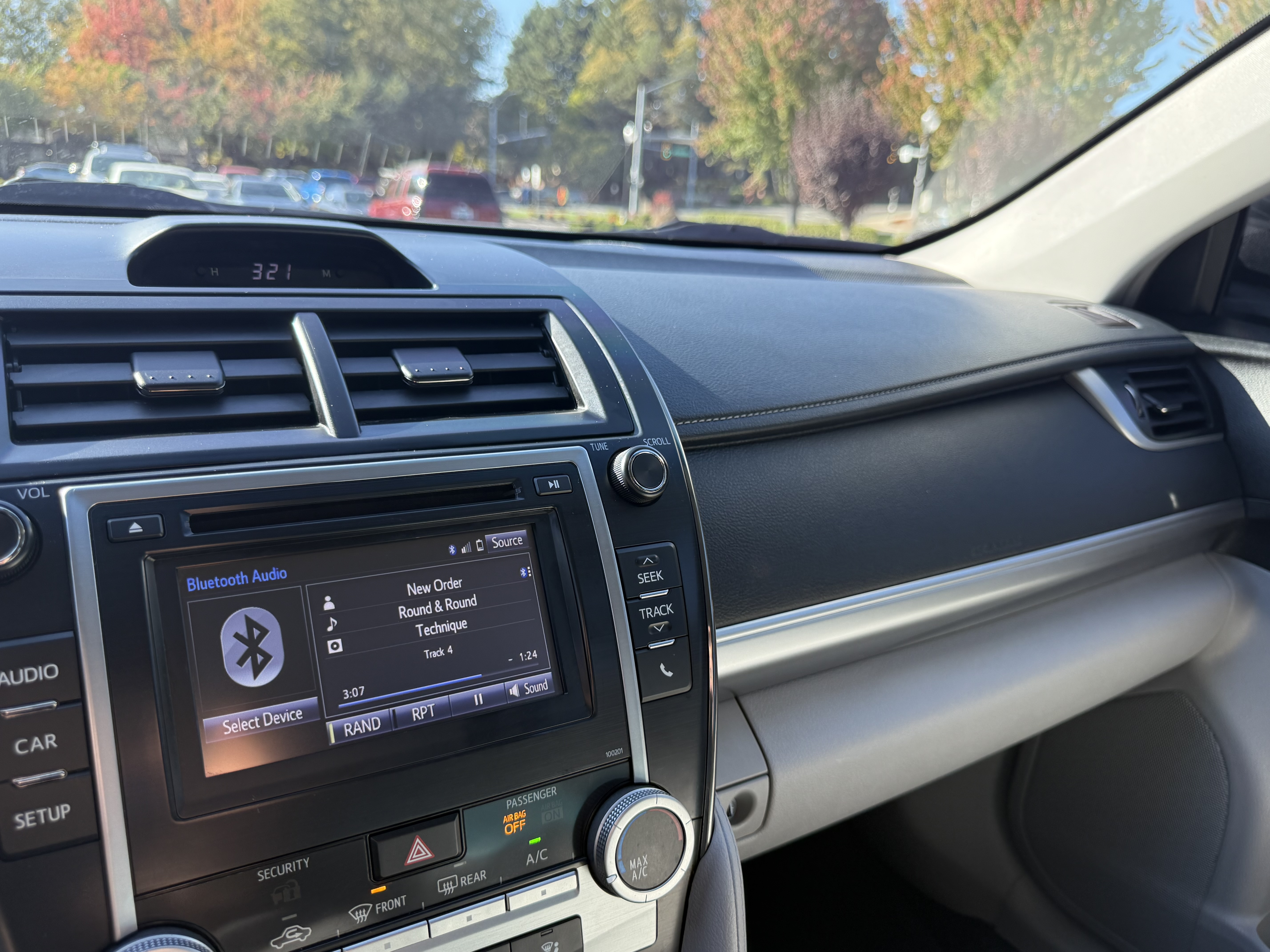 Used 2014 Toyota Camry LE FWD image 11