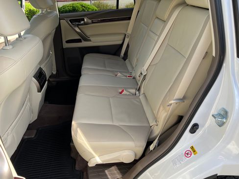 Used 2016 Lexus GX 460 w/ Premium Package image 24