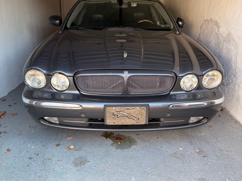 Used 2004 Jaguar XJ8 image 2