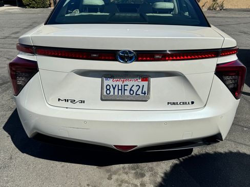 Used 2018 Toyota Mirai FWD image 4