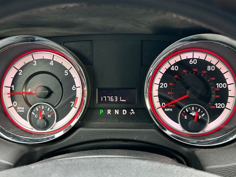 Used 2018 Dodge Grand Caravan SXT image 8