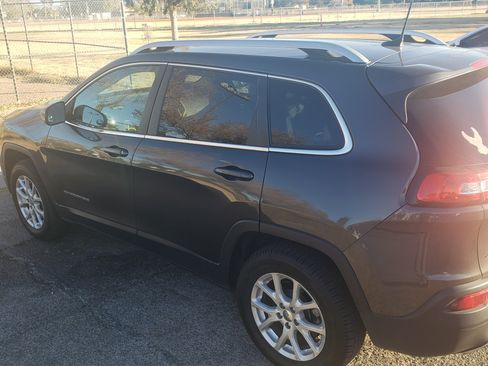 Used 2017 Jeep Cherokee Latitude image 11