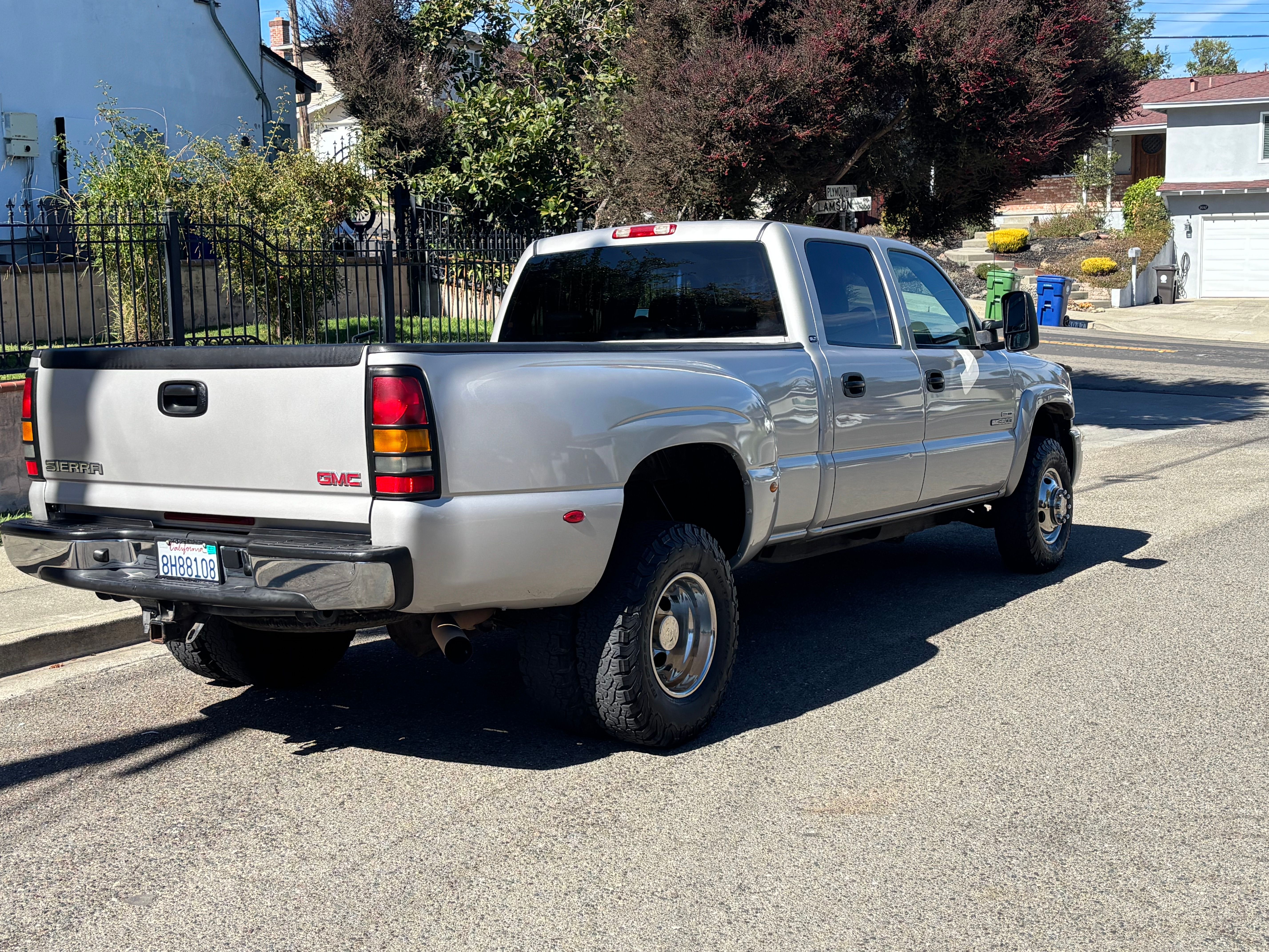 Used 2007 GMC Sierra 3500 SLT w/ Heavy-Duty Power Package AWD/4WD image 4