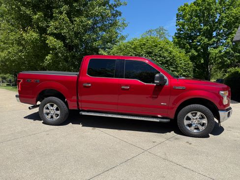 Used 2015 Ford F150 XLT w/ Equipment Group 302A Luxury AWD/4WD image 9