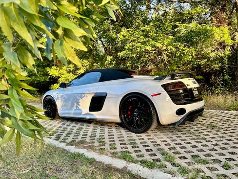 Used 2011 Audi R8 V10 image 4