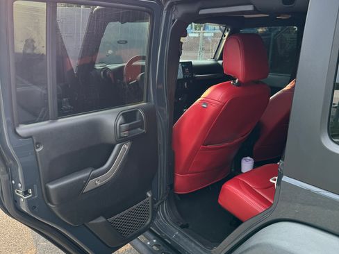 Used 2018 Jeep Wrangler Unlimited Sport S AWD/4WD image 17