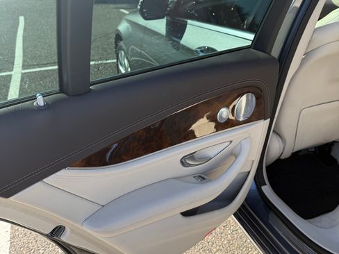 Used 2019 Mercedes-Benz E 300 image 11