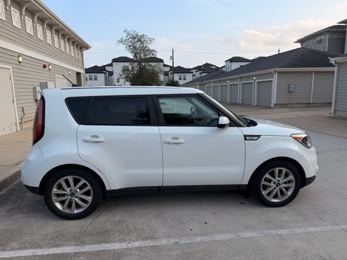 Used 2019 Kia Soul + FWD image 2