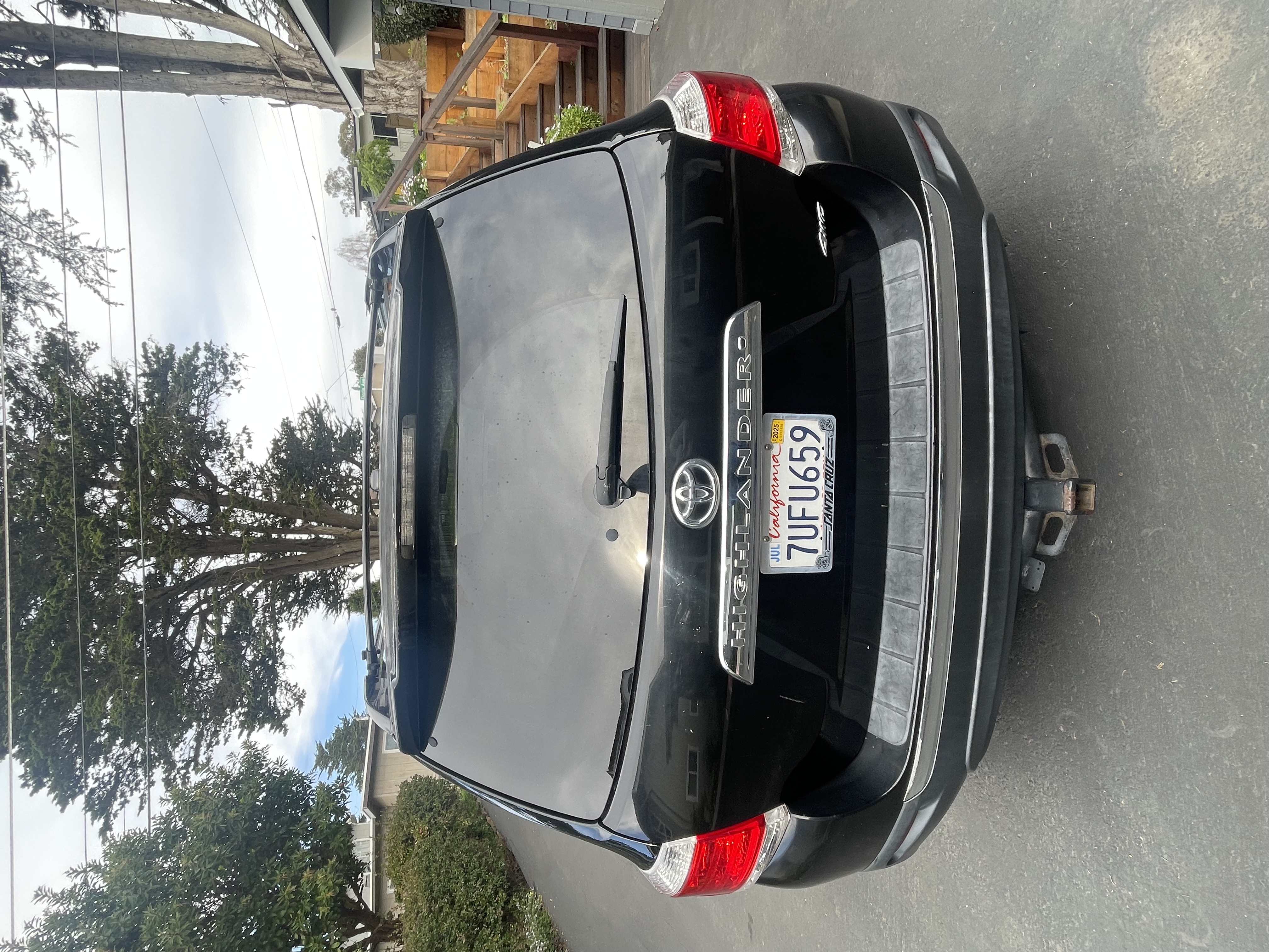 Used 2011 Toyota Highlander Limited w/ Tow Pkg AWD/4WD image 2