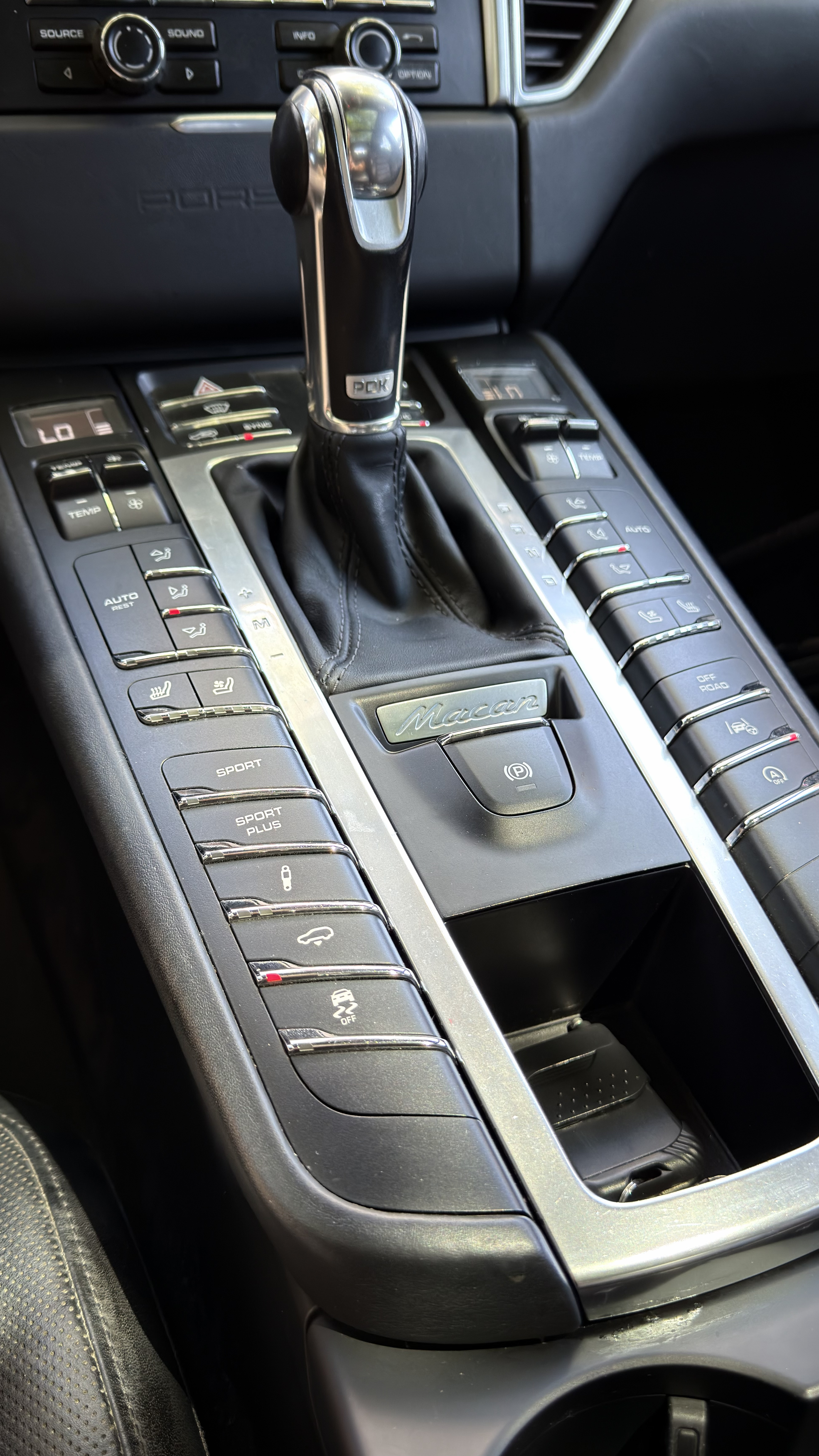 Used 2015 Porsche Macan Turbo AWD/4WD image 11