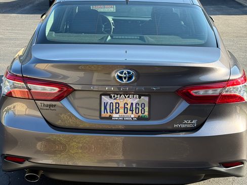 Used 2020 Toyota Camry XLE image 1