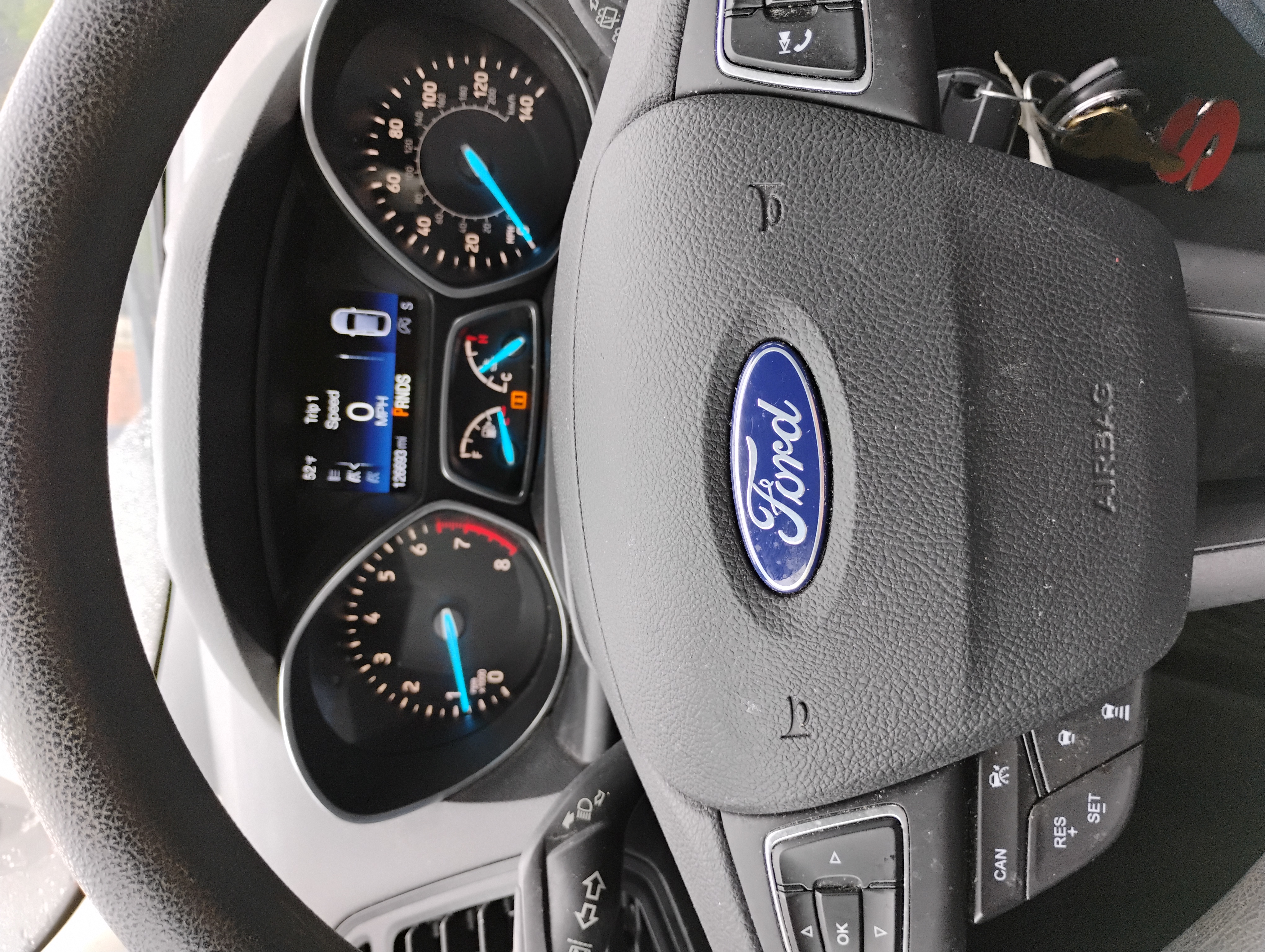 Used 2018 Ford Escape SE w/ Ford Safe & Smart Package FWD image 10