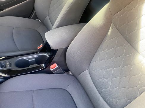 Used 2022 Toyota Corolla LE image 15