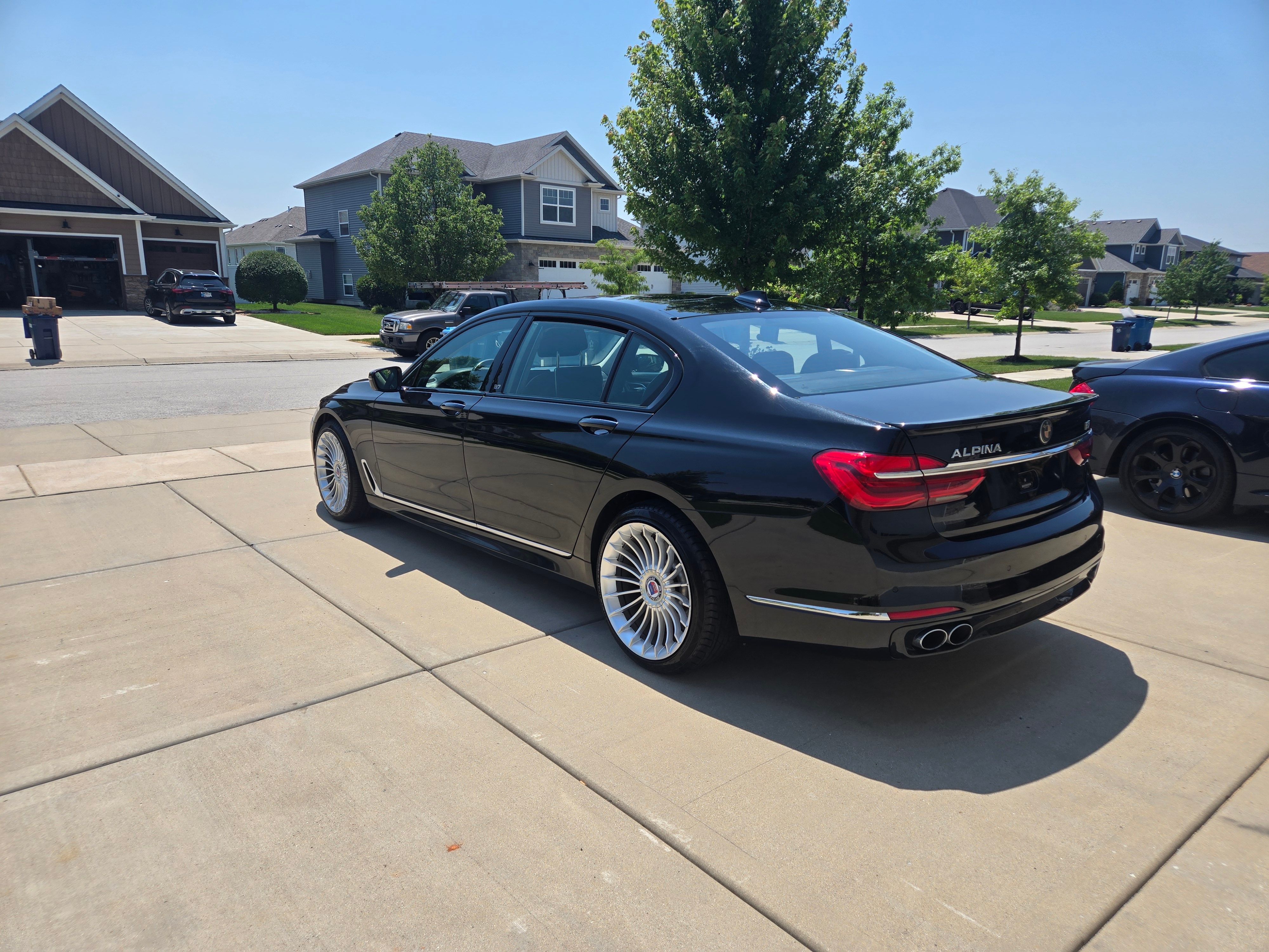 Used 2017 BMW ALPINA B7 xDrive AWD/4WD image 2