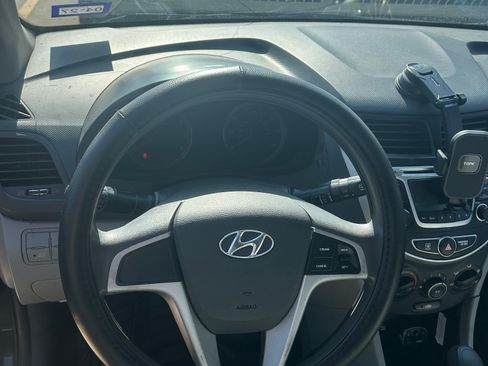 Used 2014 Hyundai Accent GS FWD image 2