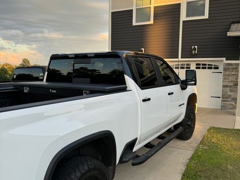 Used 2024 Chevrolet Silverado 2500 LT w/ Z71 Sport Edition image 2