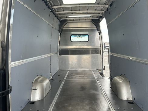 Used 2016 Mercedes-Benz Sprinter 2500 image 12