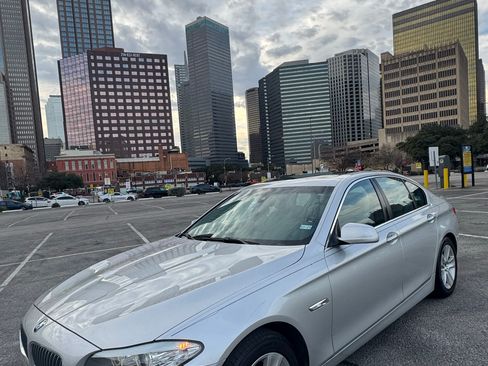 Used 2011 BMW 528i Sedan image 1