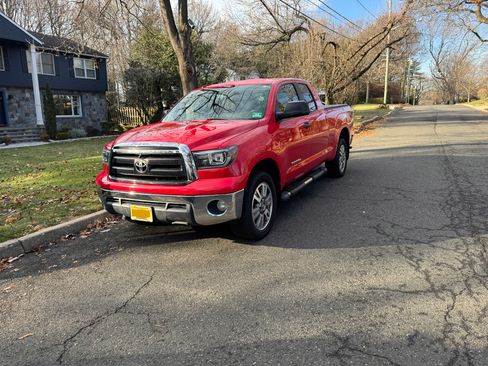 Used 2010 Toyota Tundra 4x4 Double Cab image 2