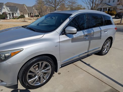 Used 2015 INFINITI QX60 FWD w/ Deluxe Touring Package image 4