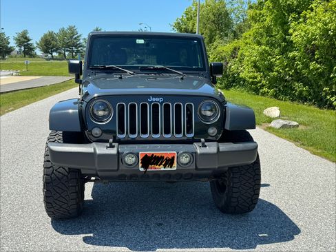 Used 2016 Jeep Wrangler Unlimited Sahara w/ Connectivity Group AWD/4WD image 4