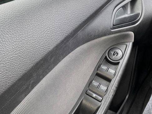 Used 2012 Ford Focus SE w/ SE Winter Pkg image 19