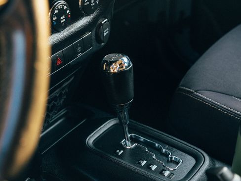 Used 2015 Jeep Wrangler Unlimited Sahara w/ Connectivity Group image 15