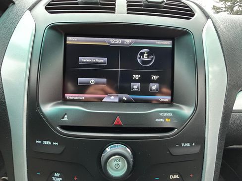 Used 2014 Ford Explorer XLT w/ Equipment Group 202A image 18