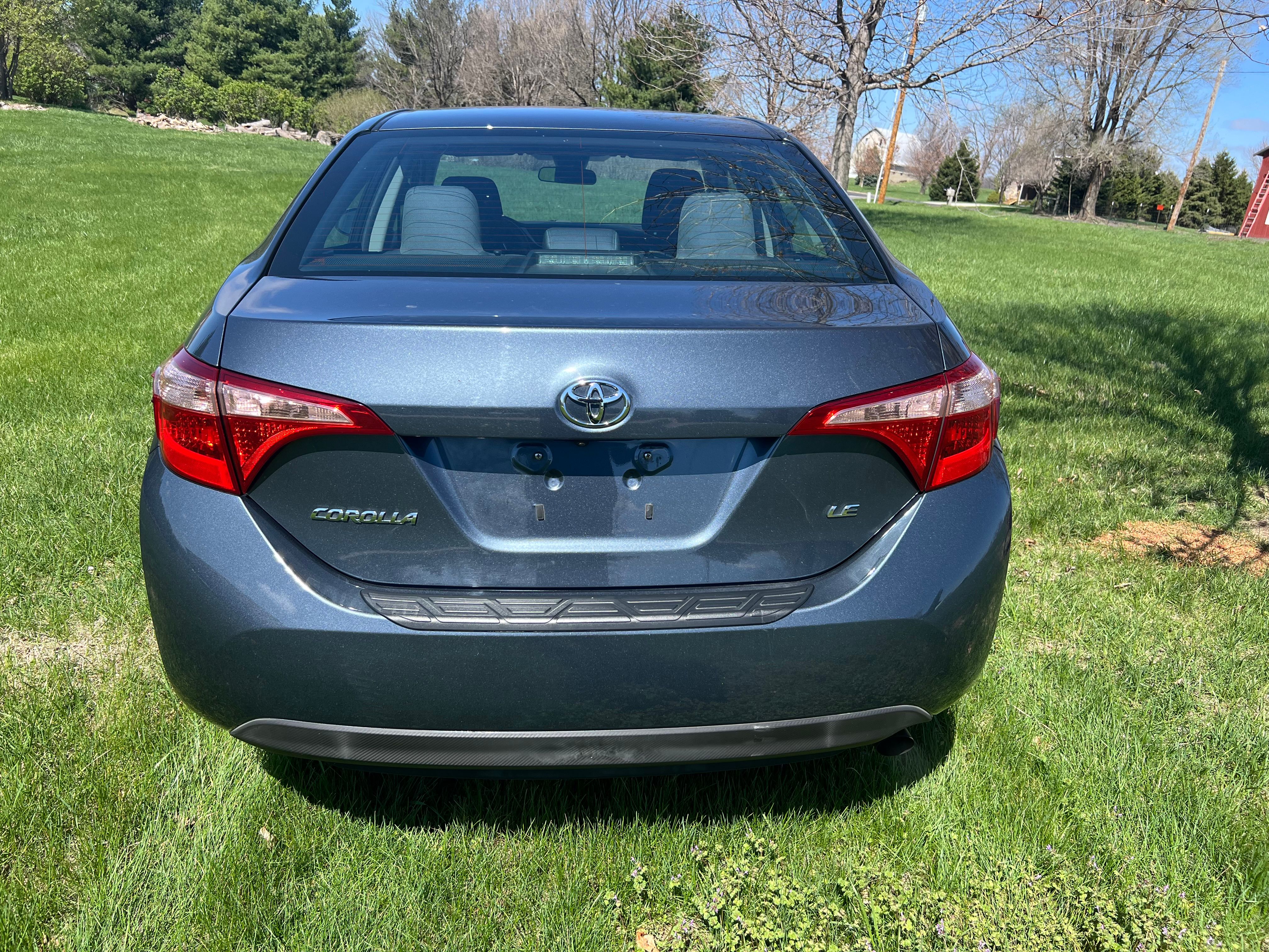 Used 2017 Toyota Corolla LE w/ Carpet Mat Package (TMS) FWD image 8