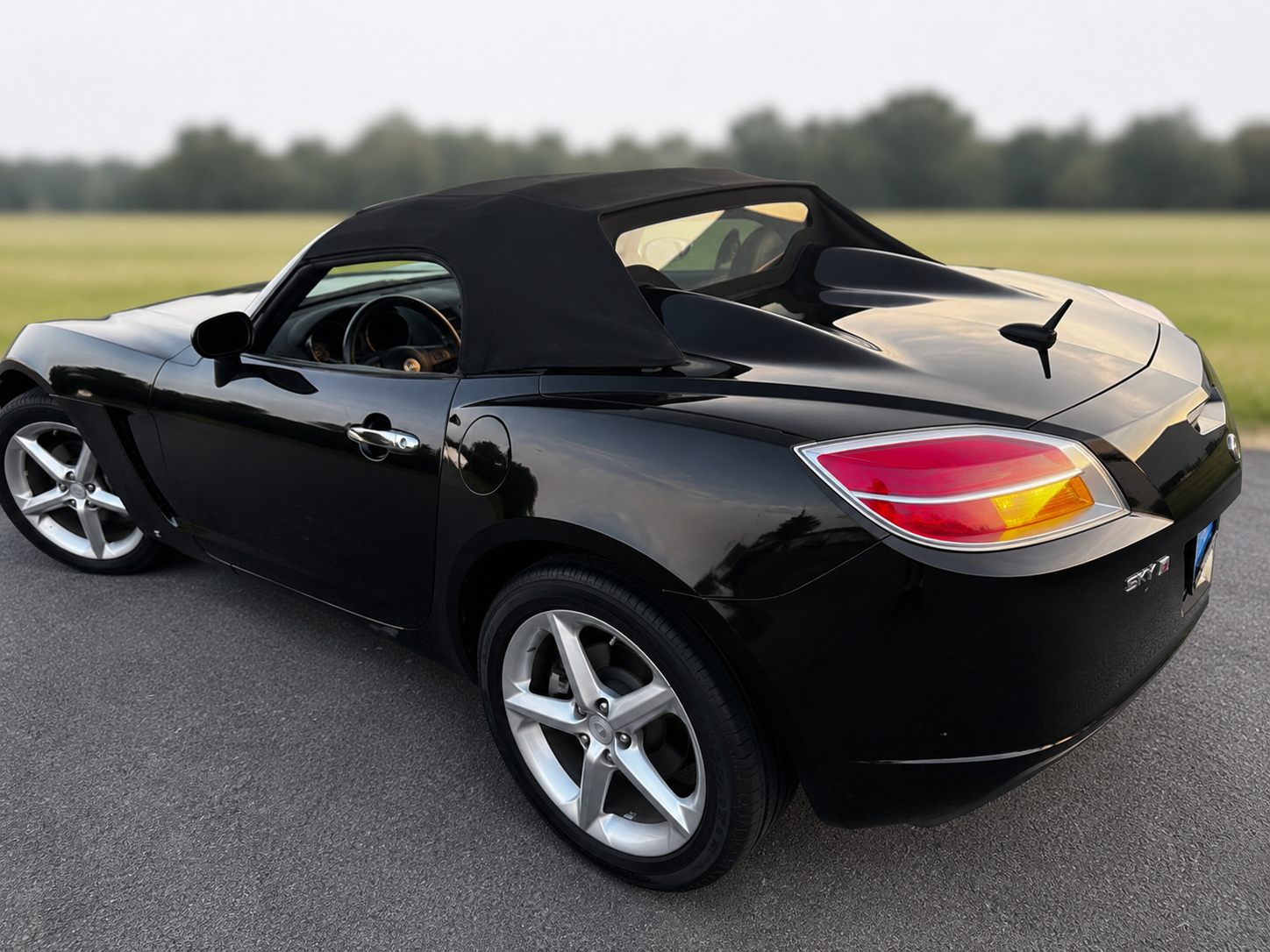 Used 2008 Saturn Sky w/ Premium Trim Package RWD image 6