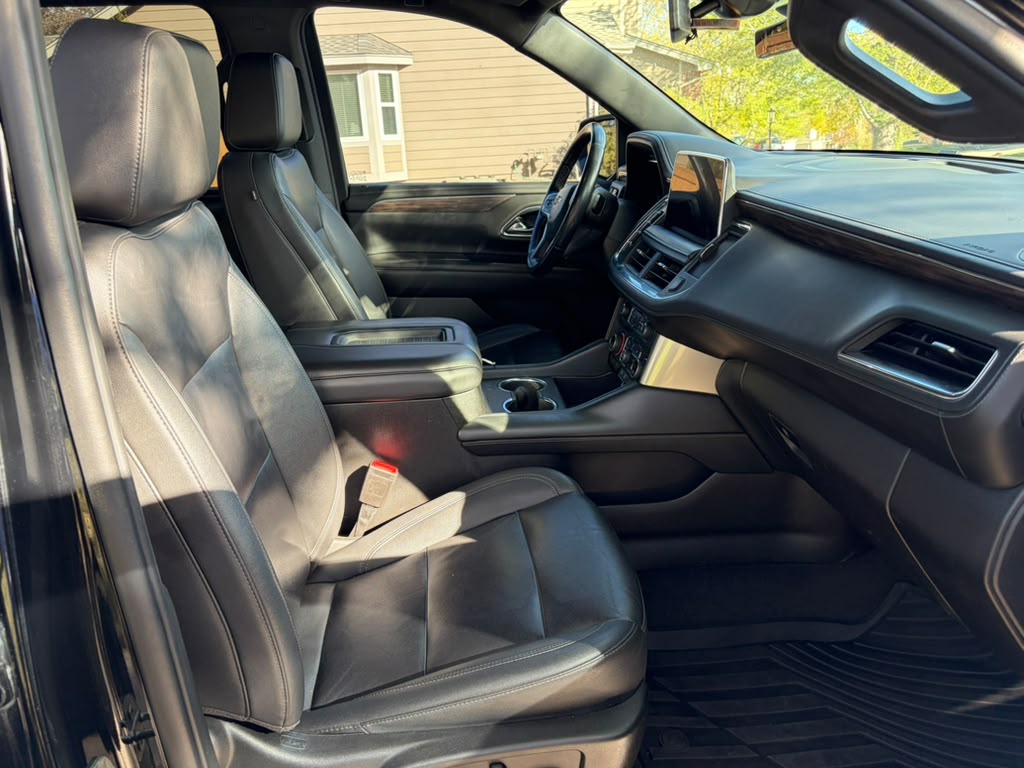 Used 2022 Chevrolet Suburban LT RWD image 9