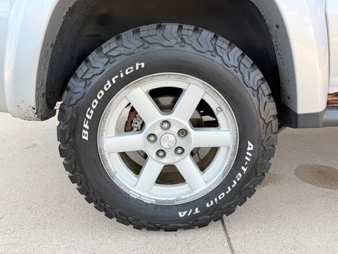 Used 2005 Jeep Liberty Limited AWD/4WD image 19