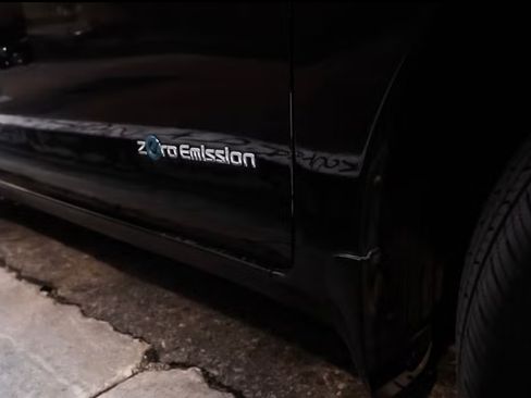 Used 2017 Nissan Leaf S w/ Charge Package image 15