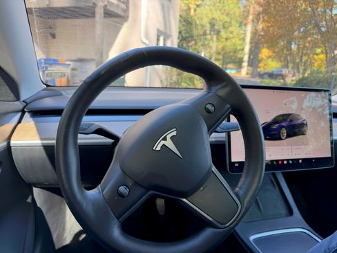 Used 2022 Tesla Model 3 Standard Range image 12