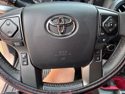 Used 2022 Toyota Tacoma TRD Sport AWD/4WD image 10