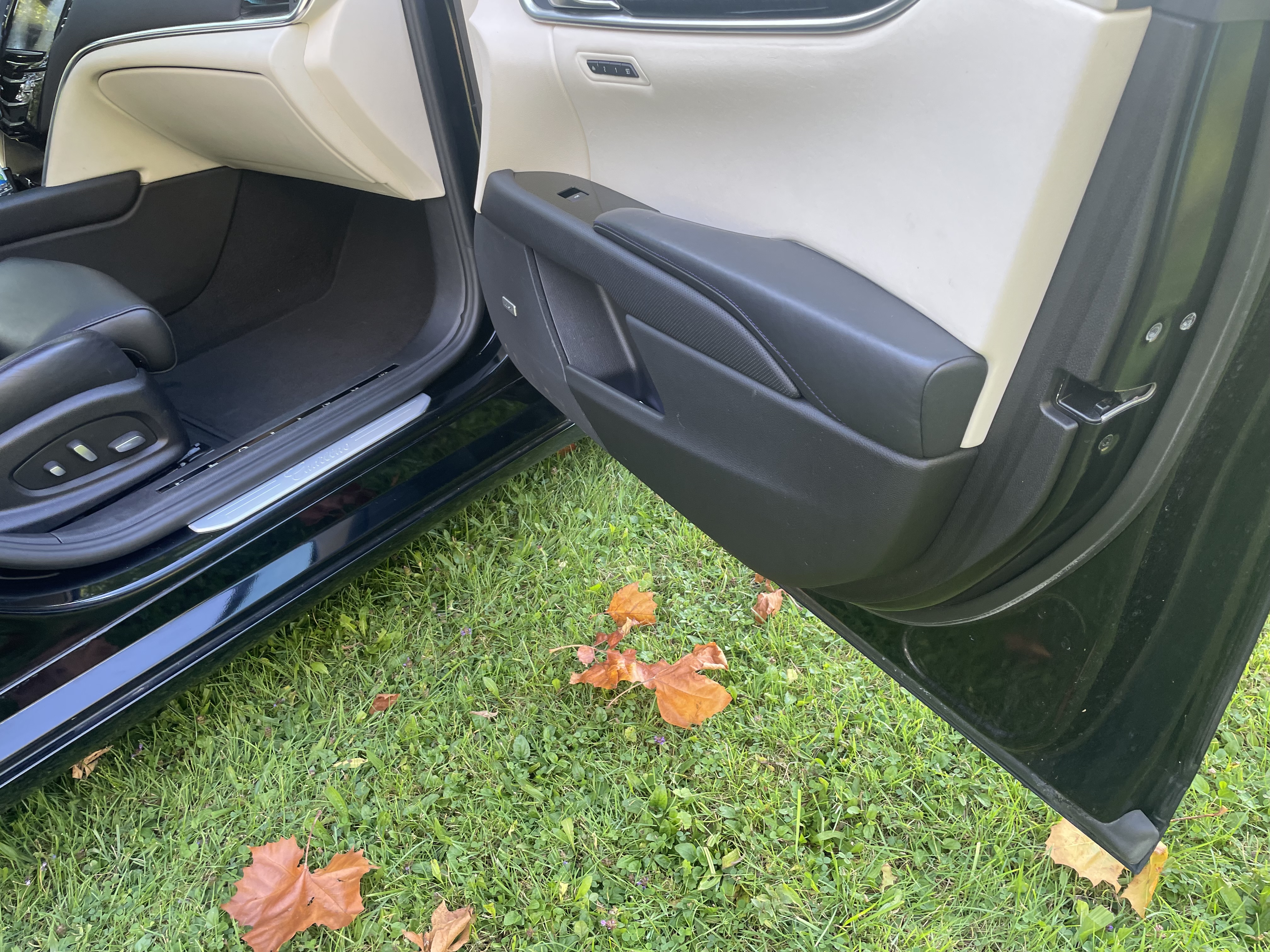 Used 2014 Cadillac XTS Platinum FWD image 2