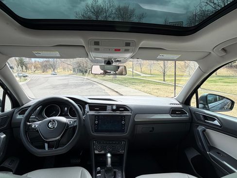 Used 2018 Volkswagen Tiguan SEL image 10