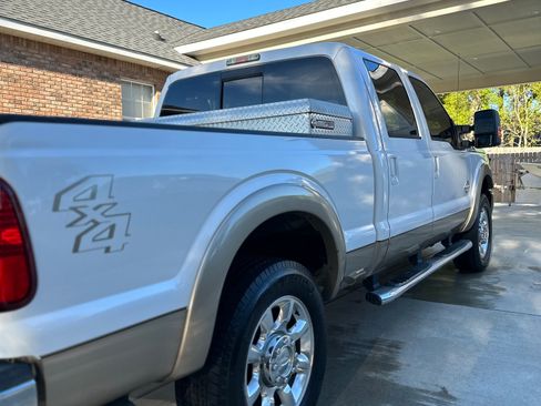 Used 2014 Ford F250 Lariat w/ Lariat Interior Package image 7