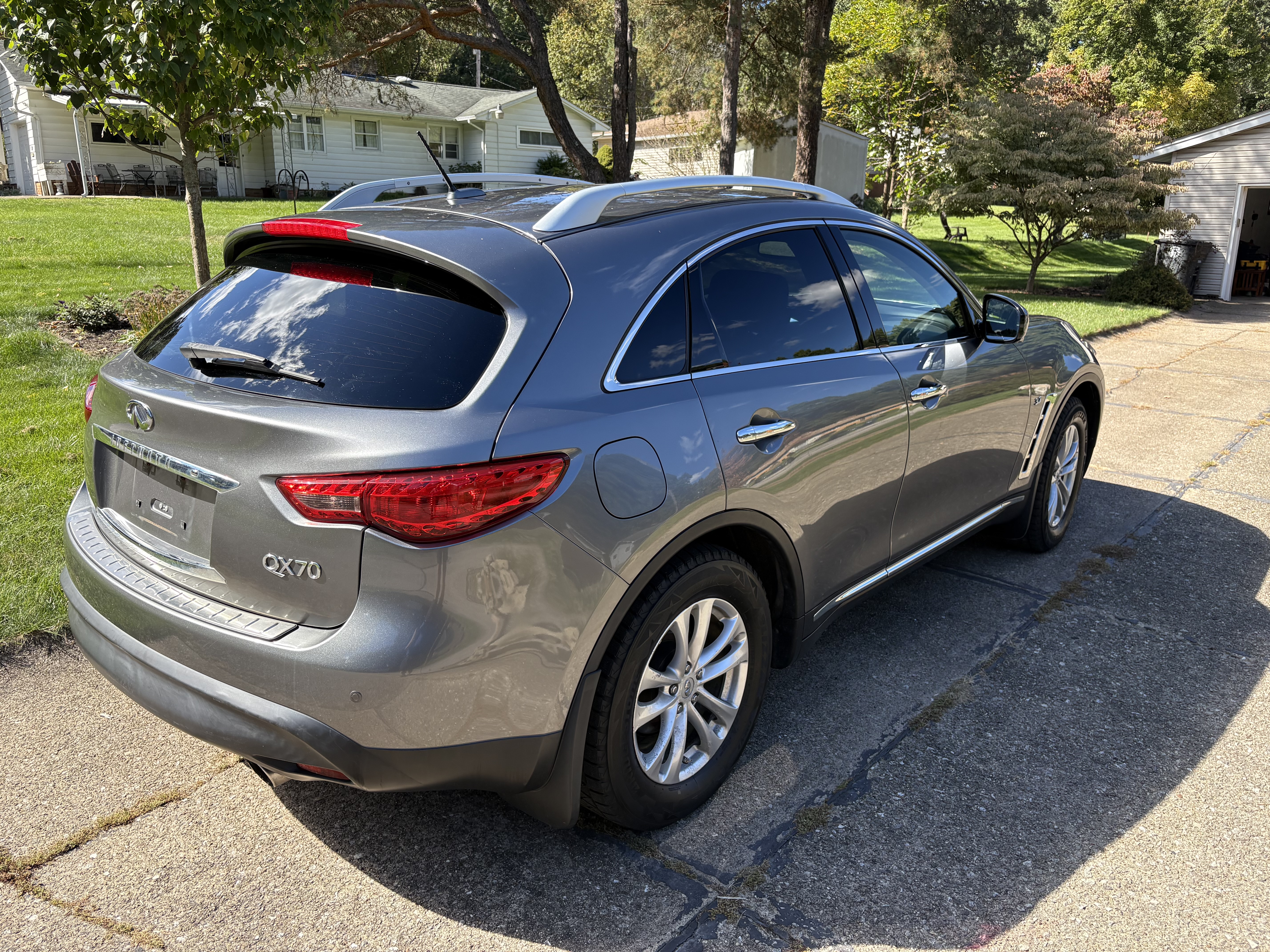 Used 2015 INFINITI QX70 AWD w/ Premium Package image 5