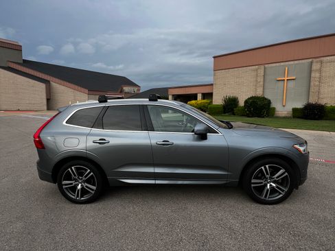 Used 2018 Volvo XC60 T5 Momentum w/ Convenience Package image 30