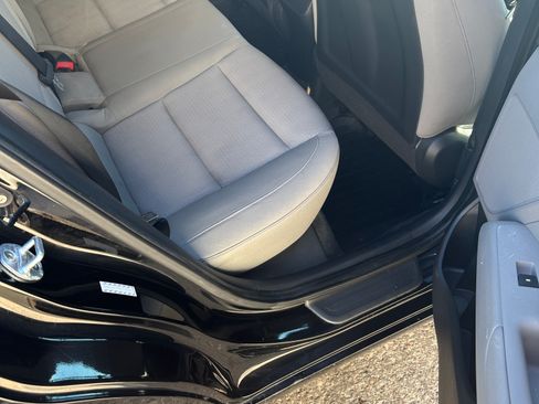 Used 2017 Hyundai Elantra SE image 9