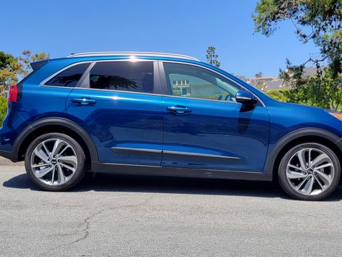 Used 2017 Kia Niro Touring w/ Advanced Technology Package image 1