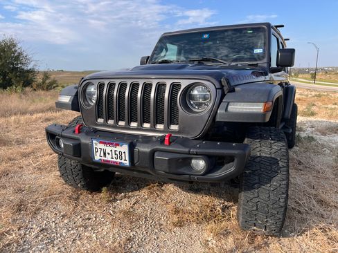 Used 2018 Jeep Wrangler Unlimited Rubicon w/ Dual Top Group AWD/4WD image 2
