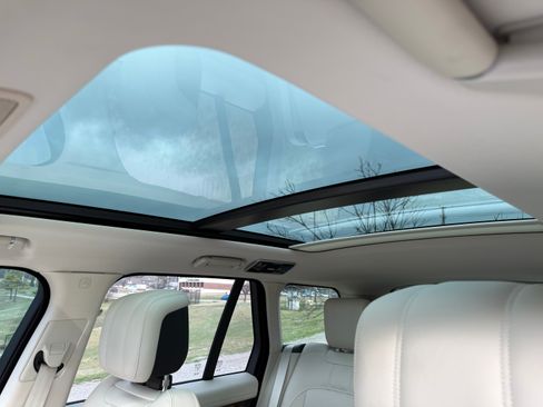 Used 2022 Land Rover Range Rover Westminster Edition image 11