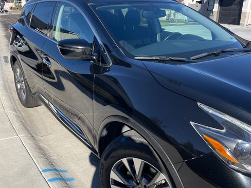 Used 2018 Nissan Murano SV image 2
