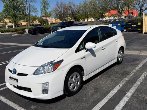 Used 2010 Toyota Prius Five image 1